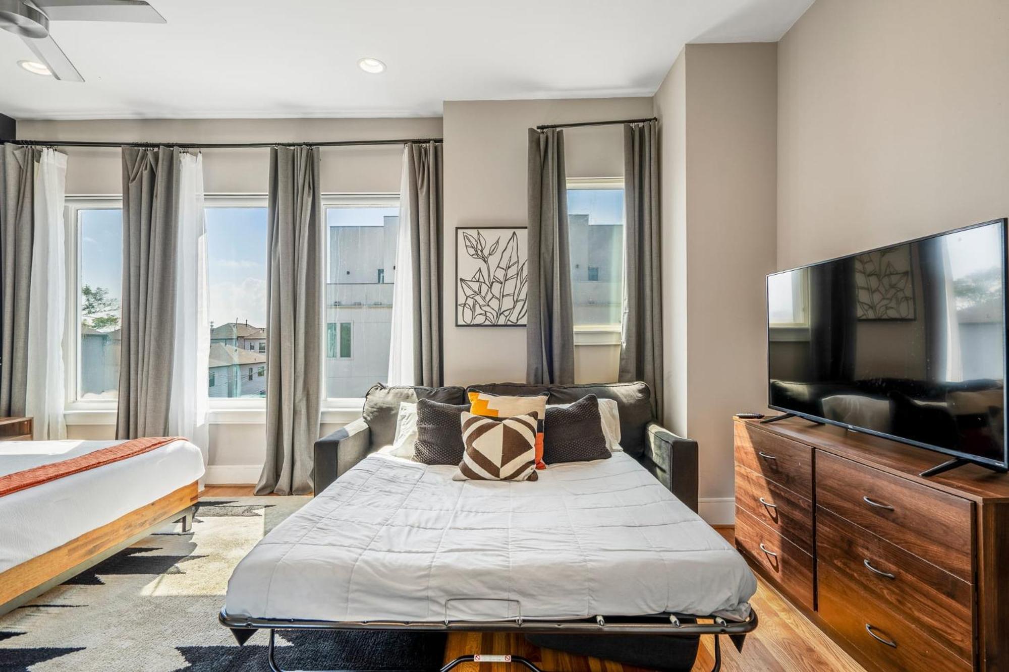 Luxury Downtown Getaway With Breathtaking Views Villa Houston Exterior photo
