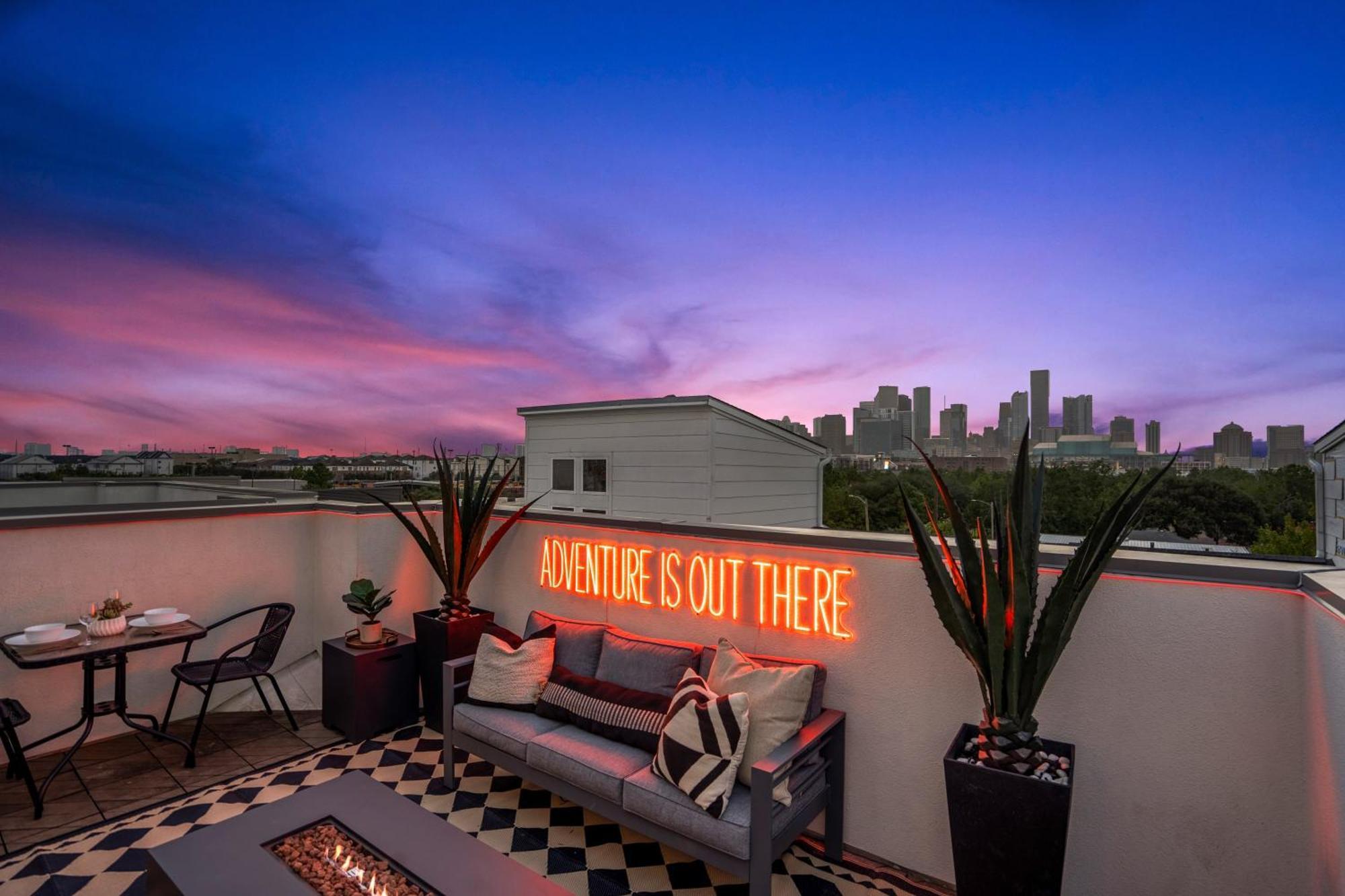 Luxury Downtown Getaway With Breathtaking Views Villa Houston Exterior photo
