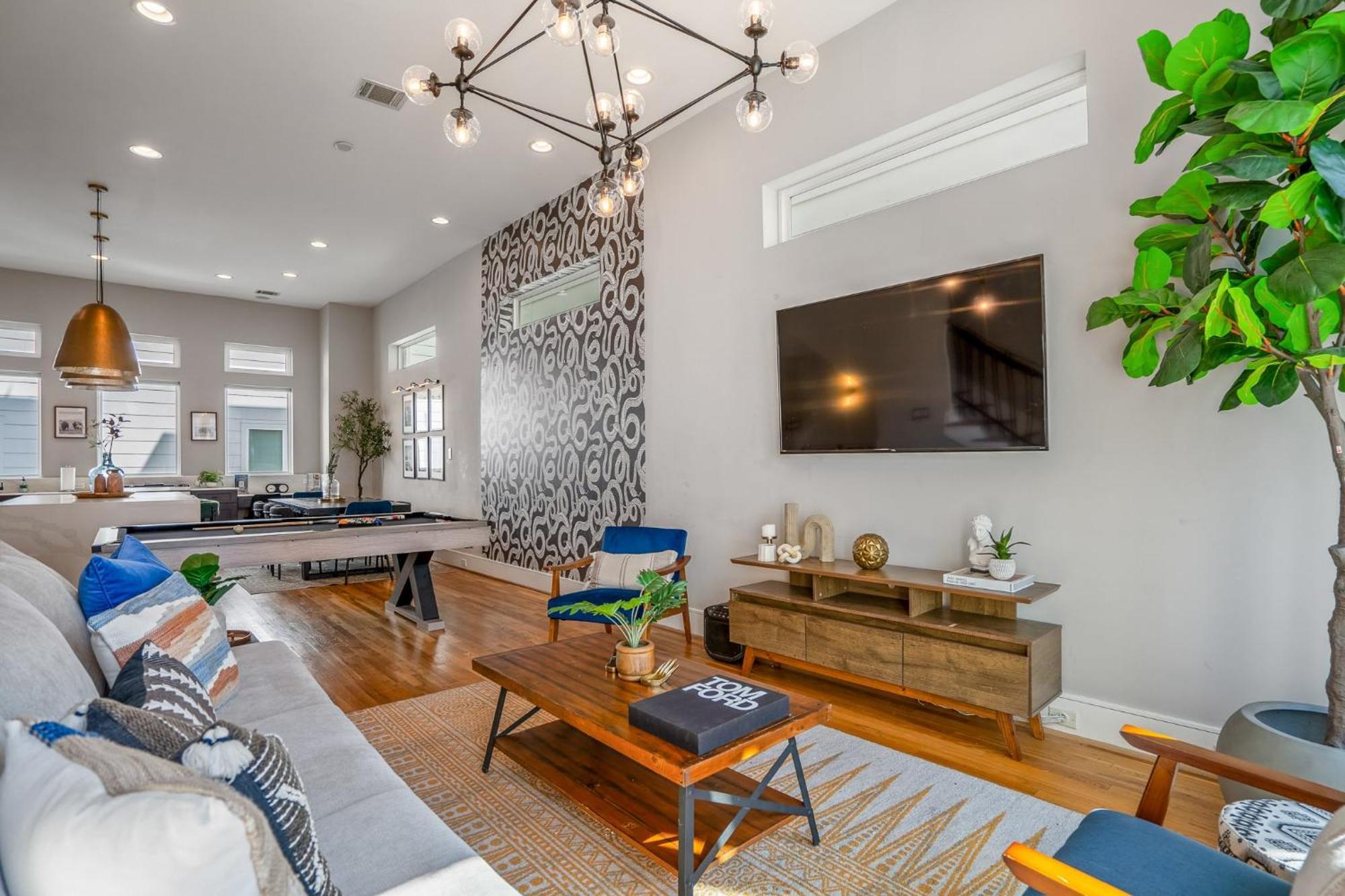 Luxury Downtown Getaway With Breathtaking Views Villa Houston Exterior photo
